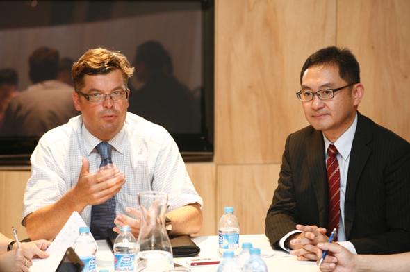 �󣺴󱱚WͨӍCEO Mogens Elsberg���ң��󱱚WͨӍ�Ї��^(q��)����(j��ng)����پ