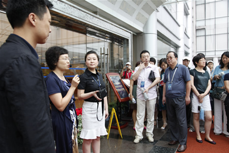 �{�⼯�F������ϼŮʿ���г�(li��n)���c�������gӭ�o